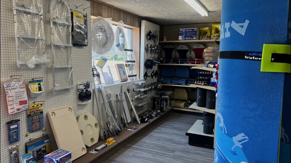 More Photos Of 2618 W Main St, Gun Barrel City Storefront For Sale