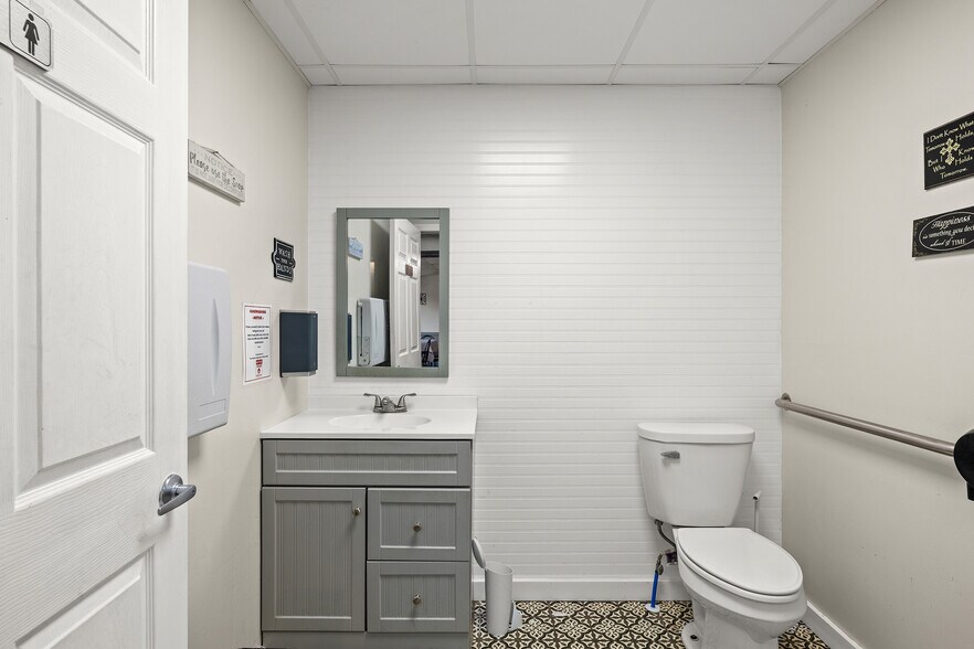 More Photos Of 22288 Pine St, Robertsdale Restaurant For Sale