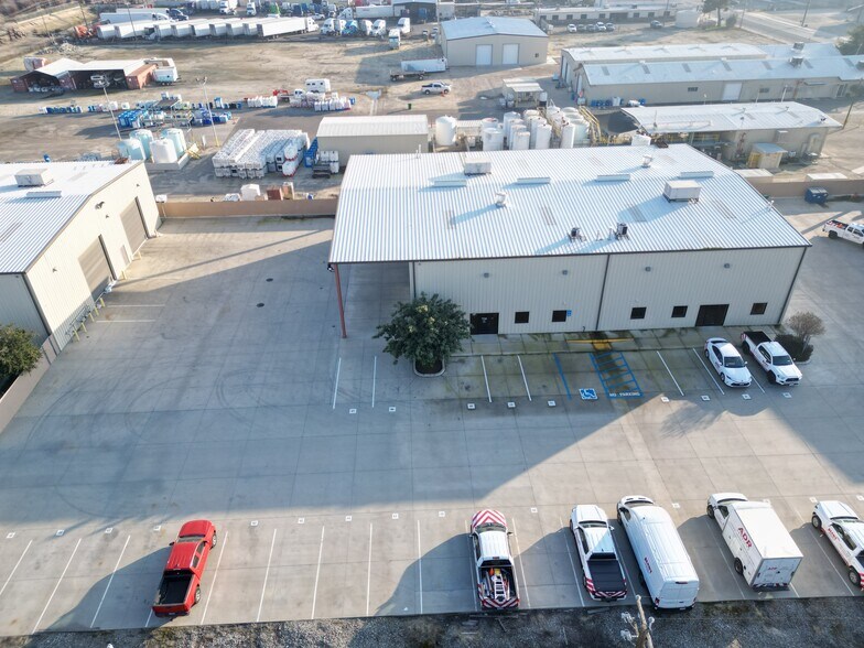 More Photos Of 3300 Patton Way, Bakersfield Warehouse For Lease