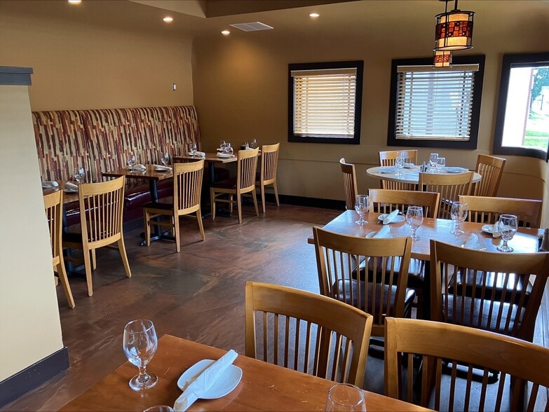 More Photos Of 26 State Route 36 E, Middletown Restaurant For Lease