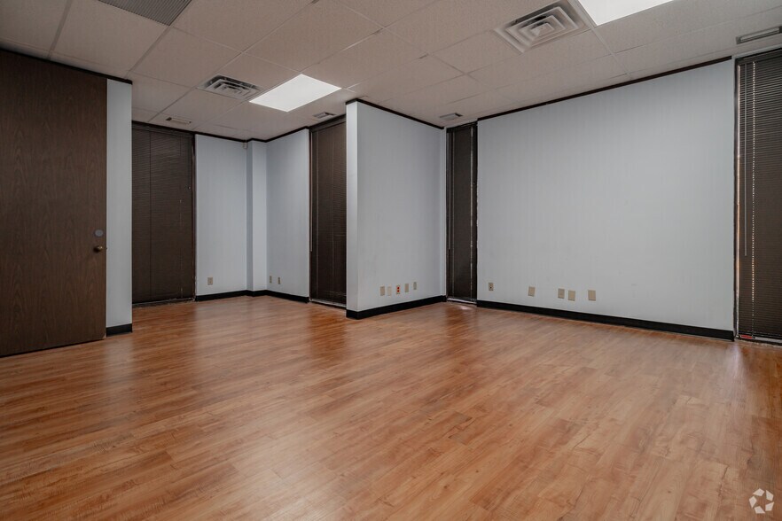 More Photos Of 4203-4211 Gardendale St, San Antonio Office For Lease