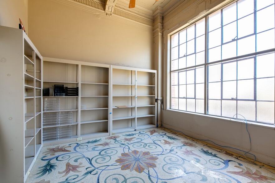 More Photos Of 113 W Bank St, Petersburg Warehouse For Sale