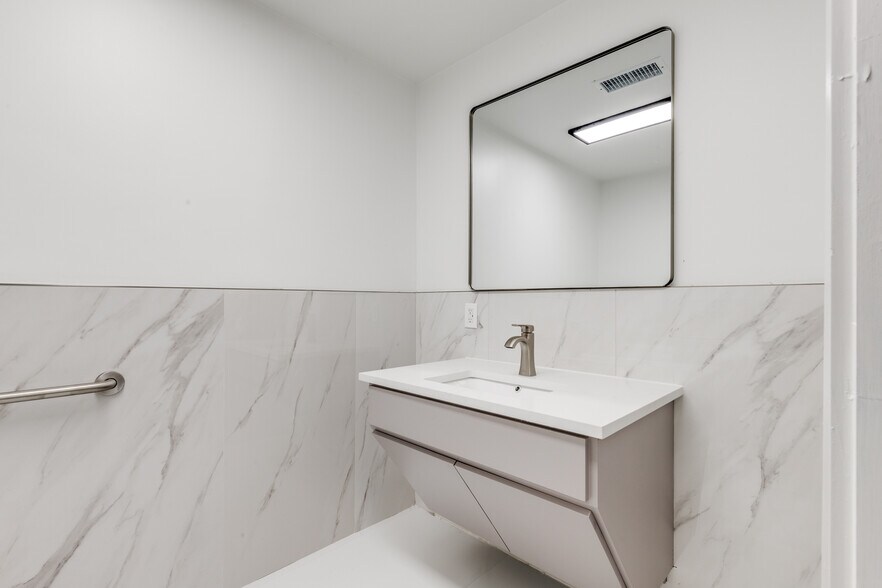 More Photos Of 2824 Valley View Ln, Farmers Branch Medical For Sale