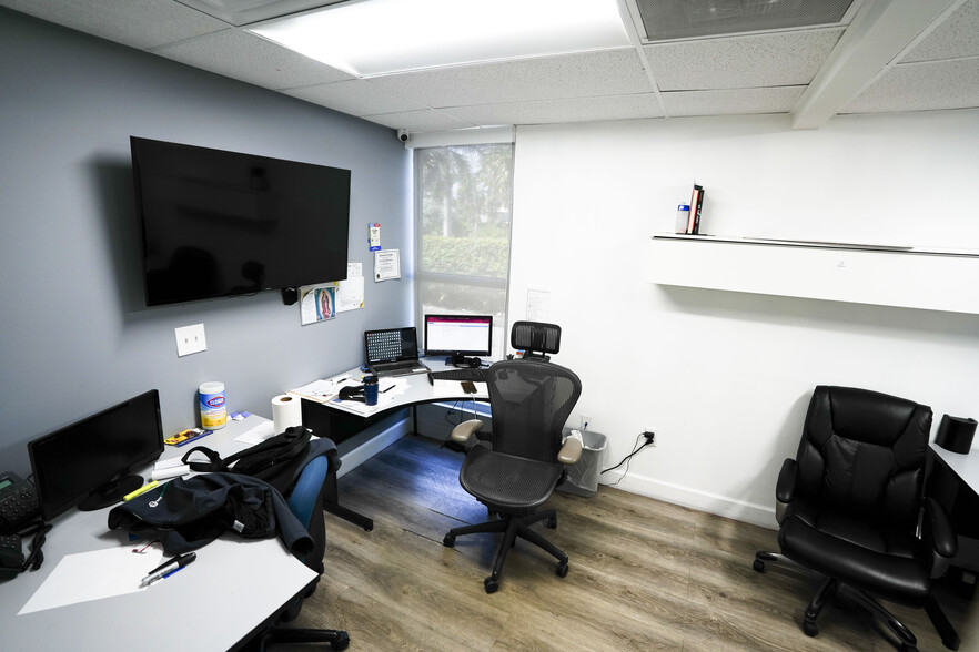 More Photos Of 7865 NW 46th St, Doral Warehouse For Lease