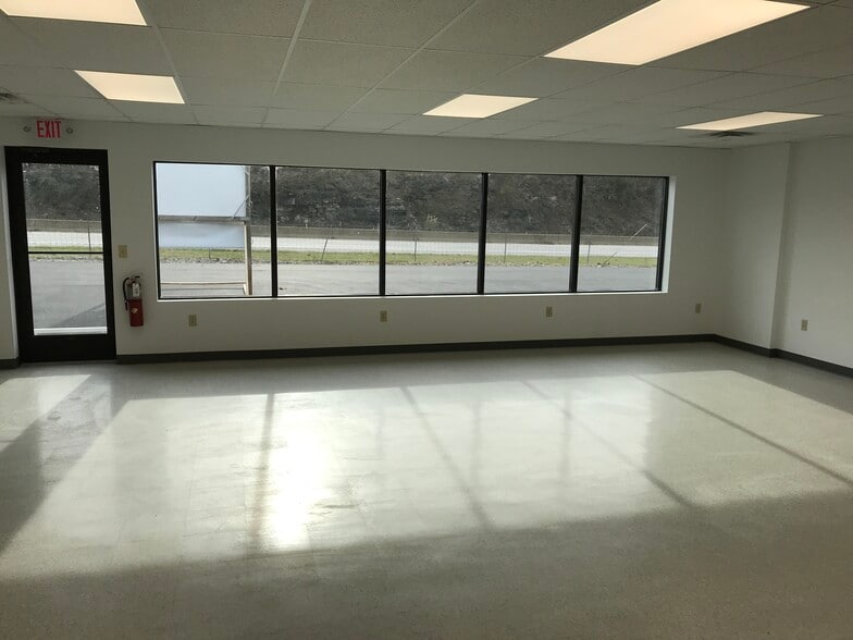 More Photos Of 18621 OH-7, Marietta Serviced Offices For Lease