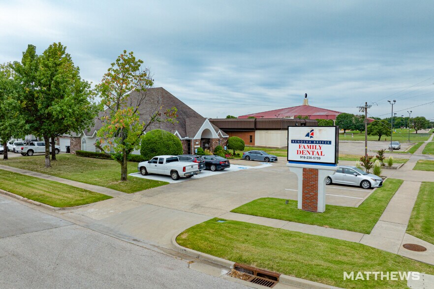 Primary Photo Of 901 W Kenosha St, Broken Arrow Medical For Sale