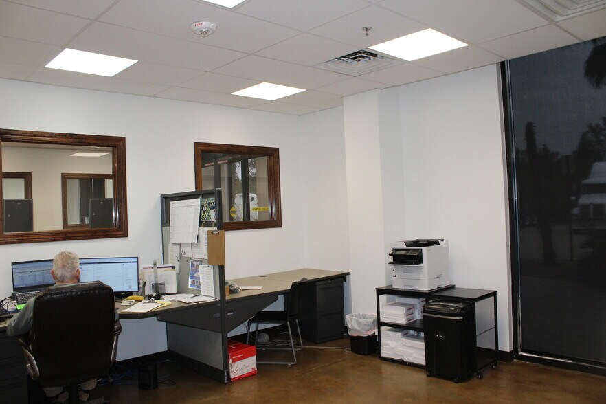 More Photos Of 9140 Canal Rd, Gulfport Light Distribution For Sale