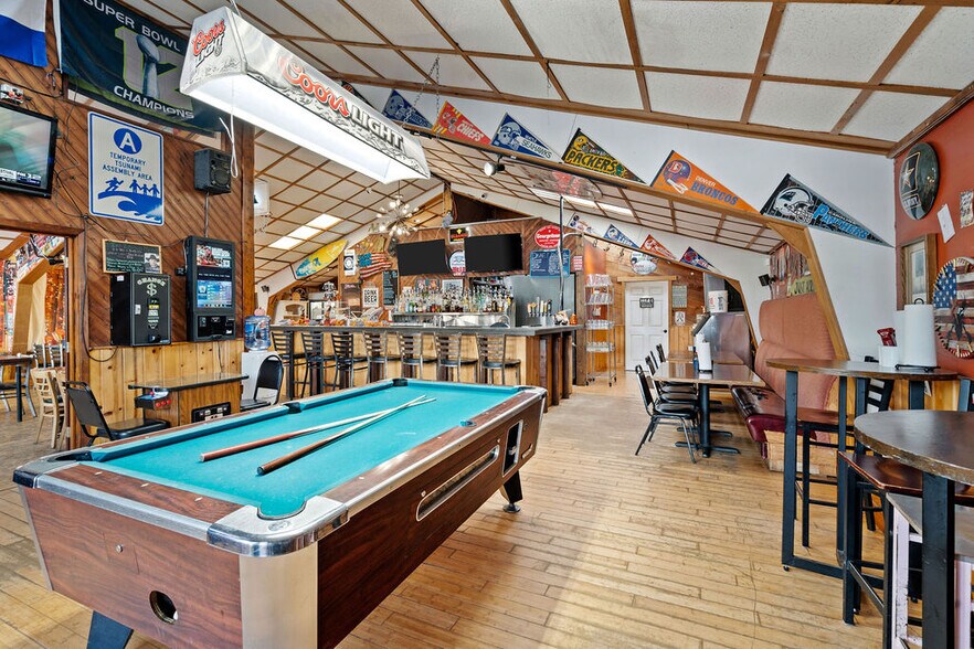 More Photos Of 6425 Pacific Ave, Cloverdale General Retail For Sale