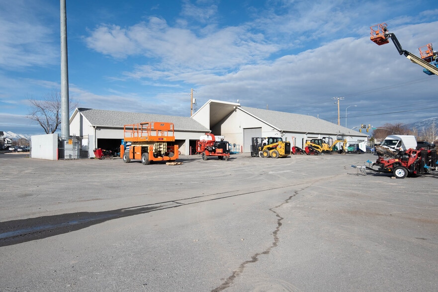 Primary Photo Of 1299 W State Rd, Pleasant Grove Veterinarian Kennel For Sale
