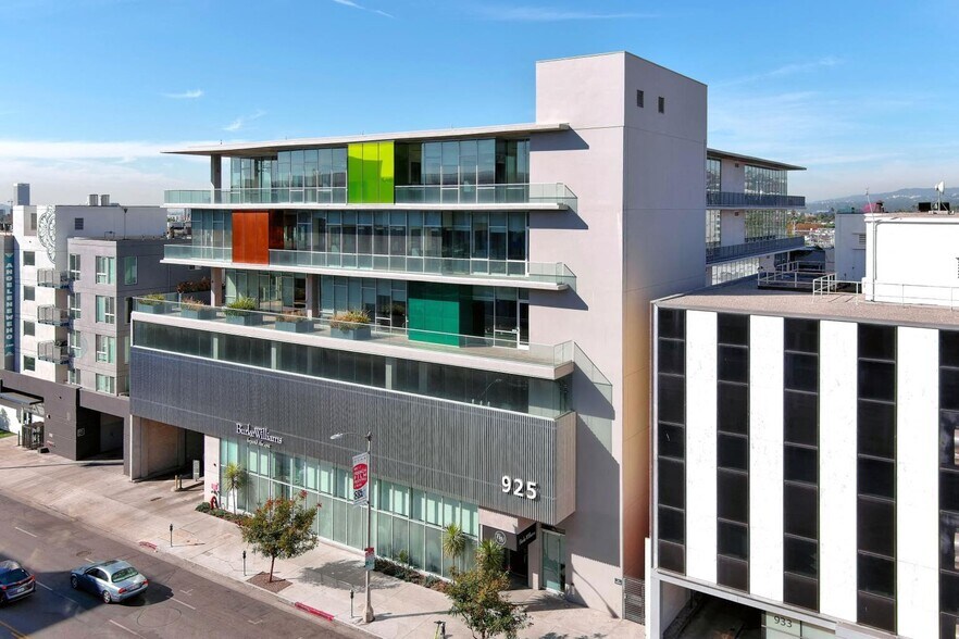 More Photos Of 925 N La Brea Ave, Los Angeles Loft Creative Space For Lease