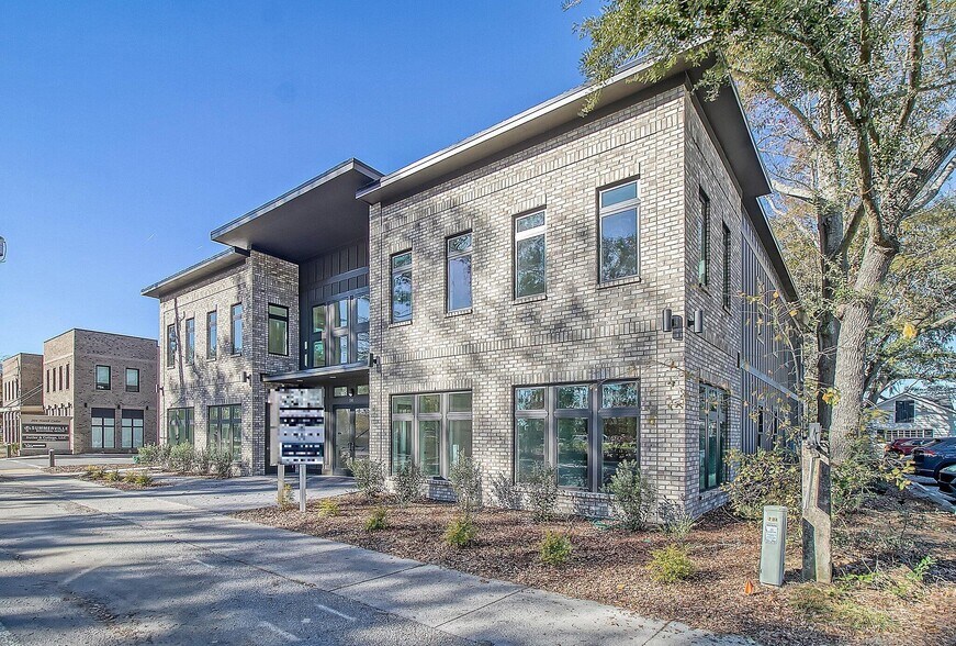 More Photos Of 208 N Cedar St, Summerville Office For Sale
