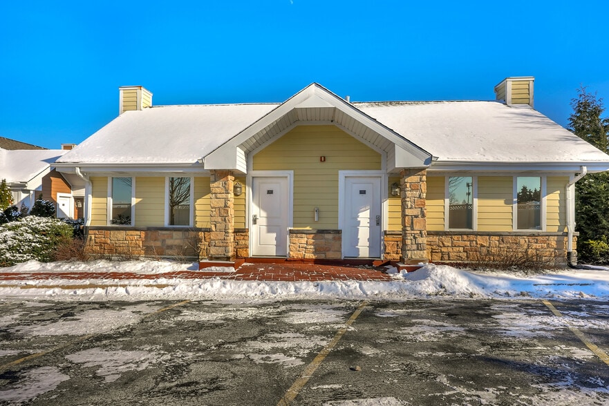 More Photos Of 16W621 S Frontage Rd, Willowbrook Hotel For Sale