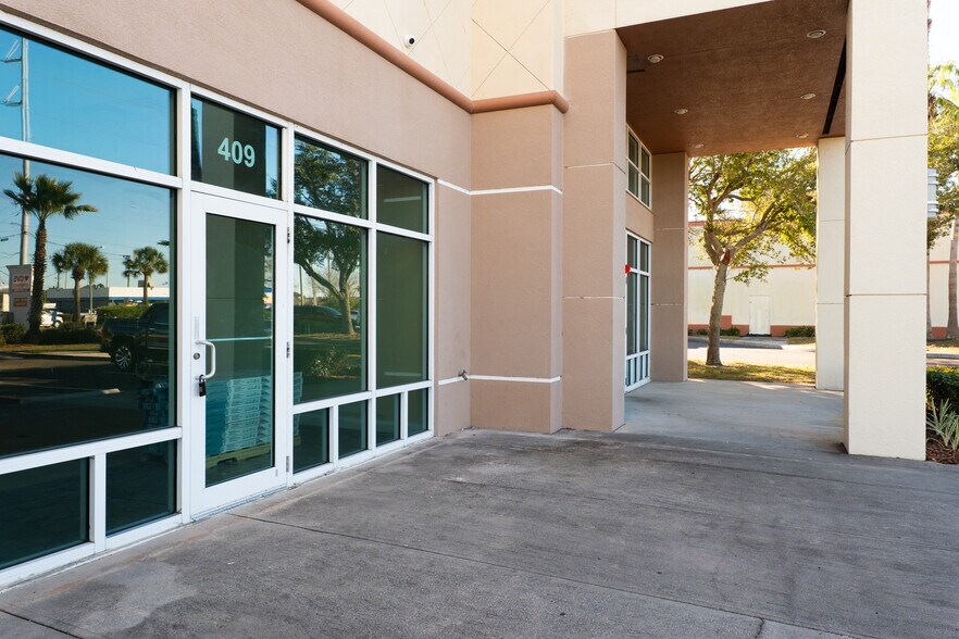 More Photos Of 401-409 S Belcher Rd, Clearwater Storefront For Lease