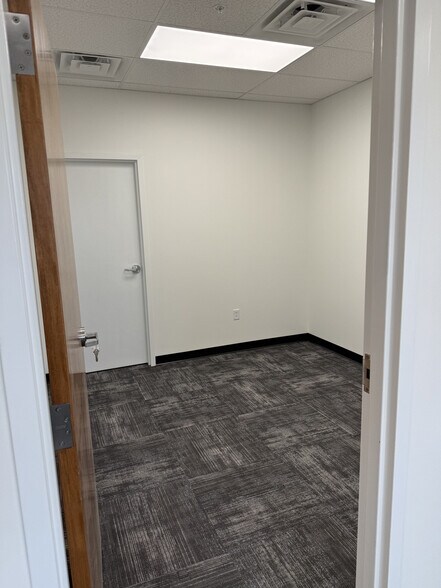 More Photos Of 56 Cooperative Way, Wright City Warehouse For Lease