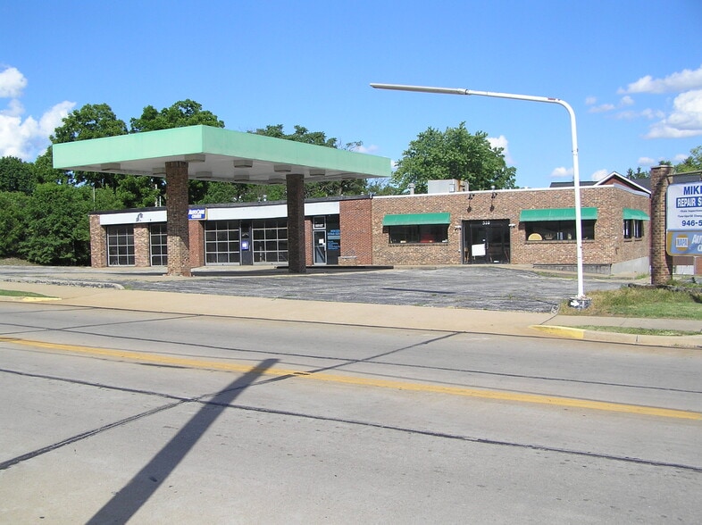 More Photos Of 510 N 5th St, Saint Charles Freestanding For Lease