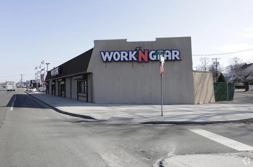 More Photos Of 150 W Sunrise Hwy, Lindenhurst General Retail For Lease