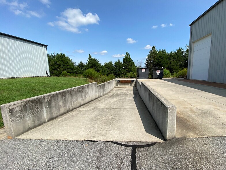 More Photos Of 200 Overhill Dr, Mooresville Light Manufacturing For Lease