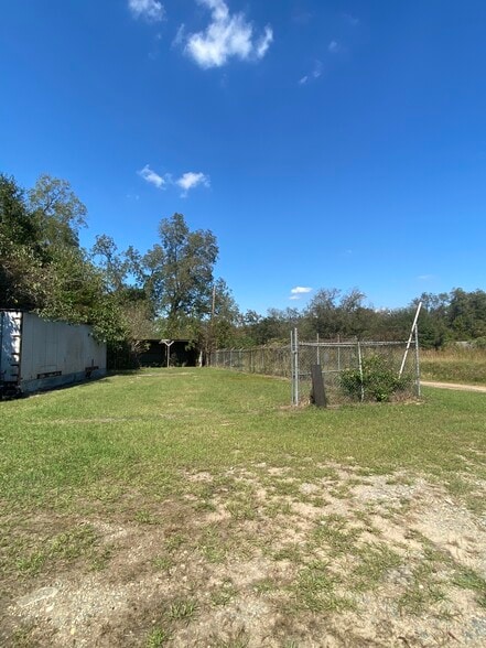 More Photos Of 104 Stanton Dr N, Smithville General Retail For Sale