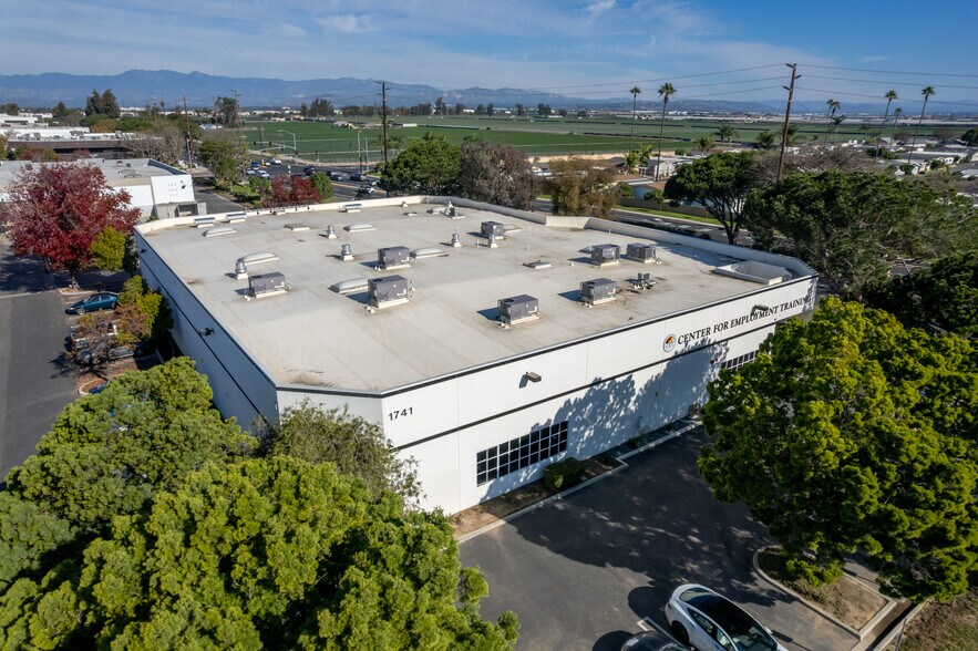 More Photos Of 1741 Fiske Pl, Oxnard Warehouse For Sale