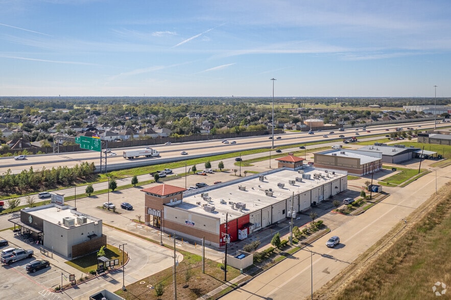 More Photos Of 4001 S Sam Houston Pky, Houston Storefront For Lease