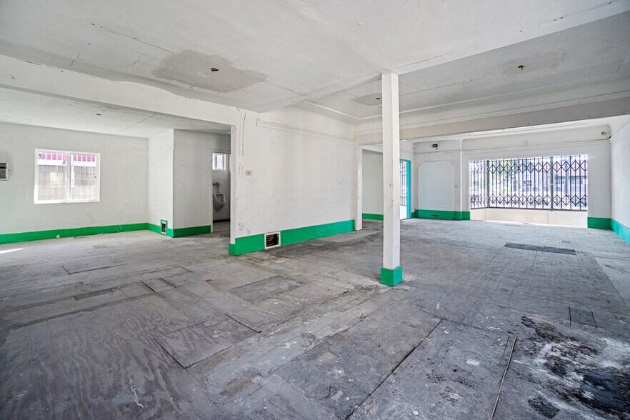 More Photos Of 1139 W 17th St, Santa Ana Freestanding For Lease