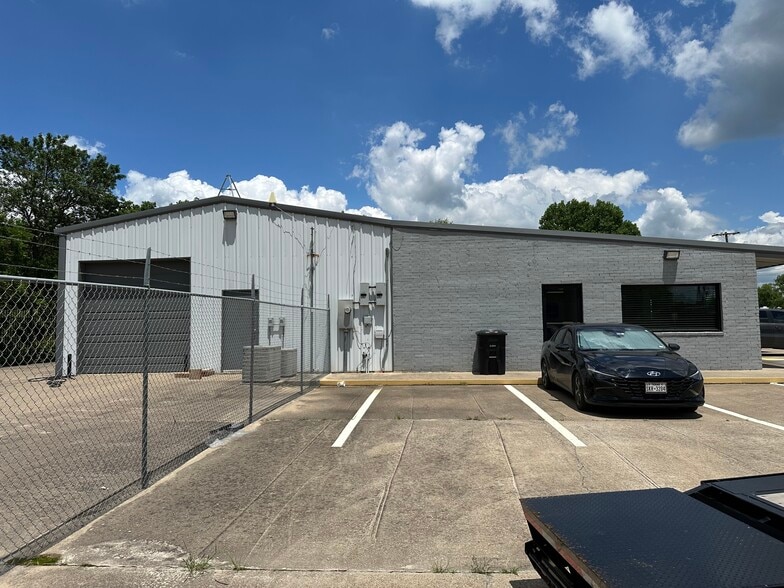 More Photos Of 1705 N Main St, Cleburne Auto Dealership For Lease