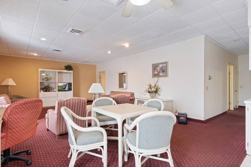 More Photos Of 1530 Cleveland Rd, Sandusky Hotel For Sale