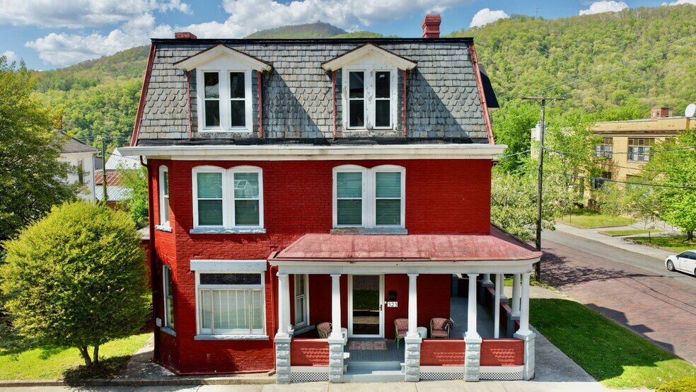 Primary Photo Of 323 Ballengee St, Hinton Office For Sale