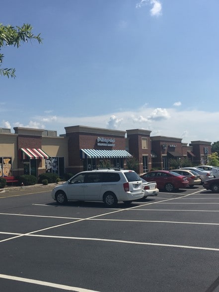 More Photos Of 11124 Kingston Pike, Knoxville Freestanding For Lease