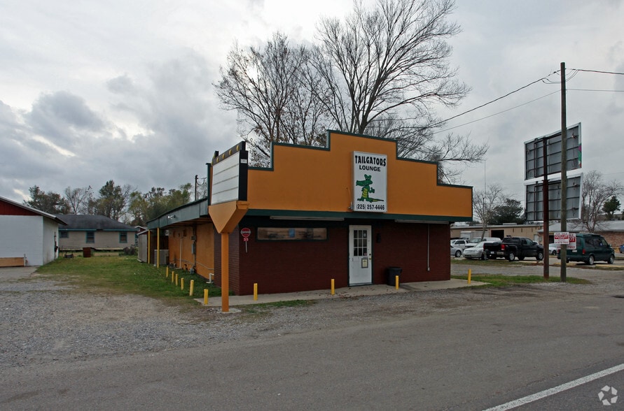 Primary Photo Of 35 W 10th St, Donaldsonville Bar For Sale