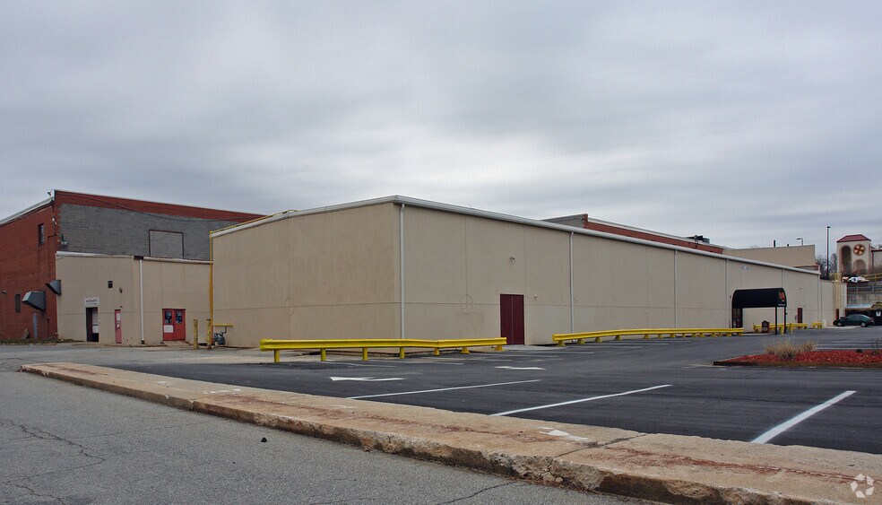 More Photos Of 4927 W Market St, Greensboro Supermarket For Sale