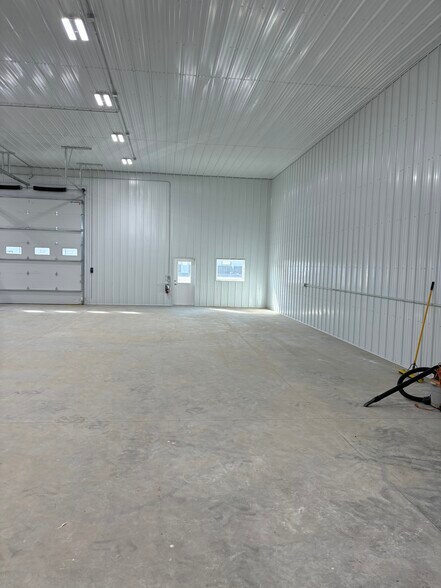 More Photos Of 6211 34th Ave NW, Rochester Warehouse For Lease