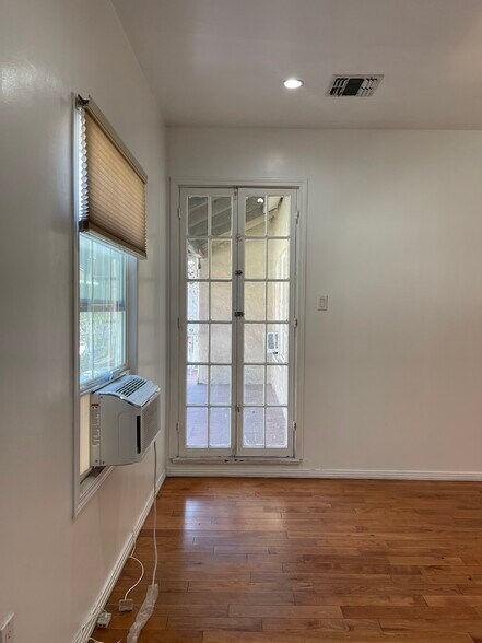 More Photos Of 7473 Melrose Ave, West Hollywood Storefront Retail Office For Lease