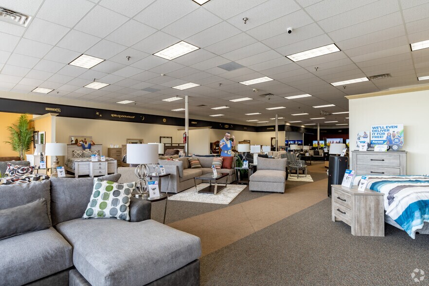 More Photos Of 4655-4741 Washtenaw Ave, Ann Arbor Freestanding For Lease