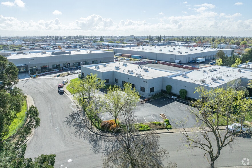 More Photos Of 3651 Business Dr, Sacramento Flex For Lease