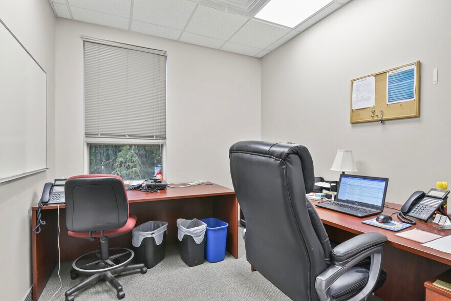 More Photos Of 875 Centerville Rd, Warwick Office For Sale
