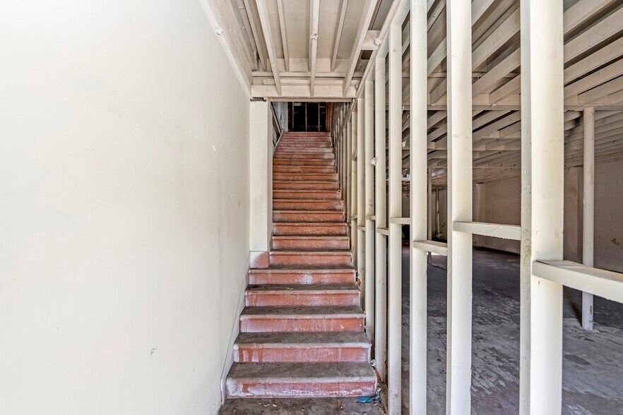 More Photos Of 4810 Firestone Blvd, South Gate Unknown For Lease