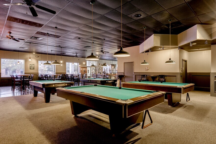 More Photos Of 470 This Way St, Lake Jackson General Retail For Sale