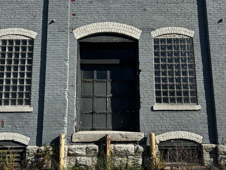 More Photos Of 100 S Clinton St, Dayton Distribution For Sale