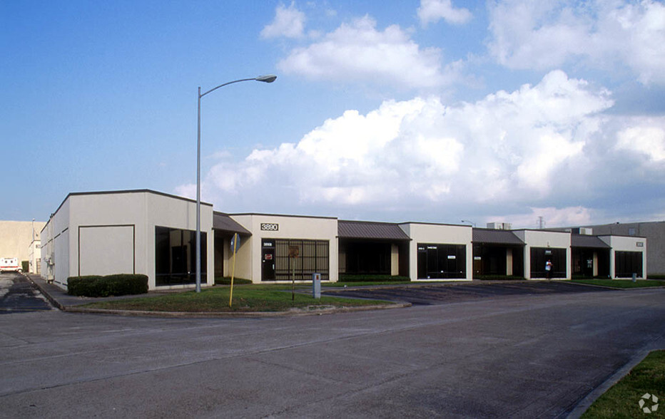 Primary Photo Of 3890 North Fwy, Houston Flex For Lease