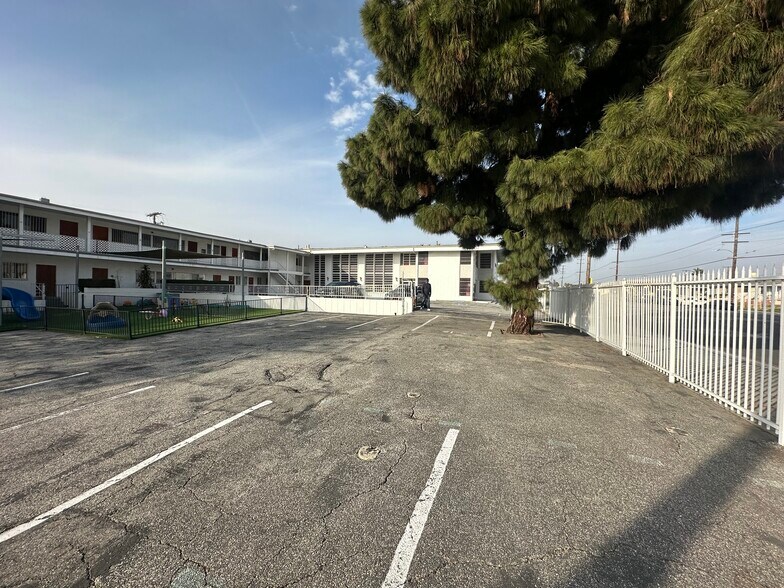 More Photos Of 10963 S Western Ave, Los Angeles Religious Facility For Lease