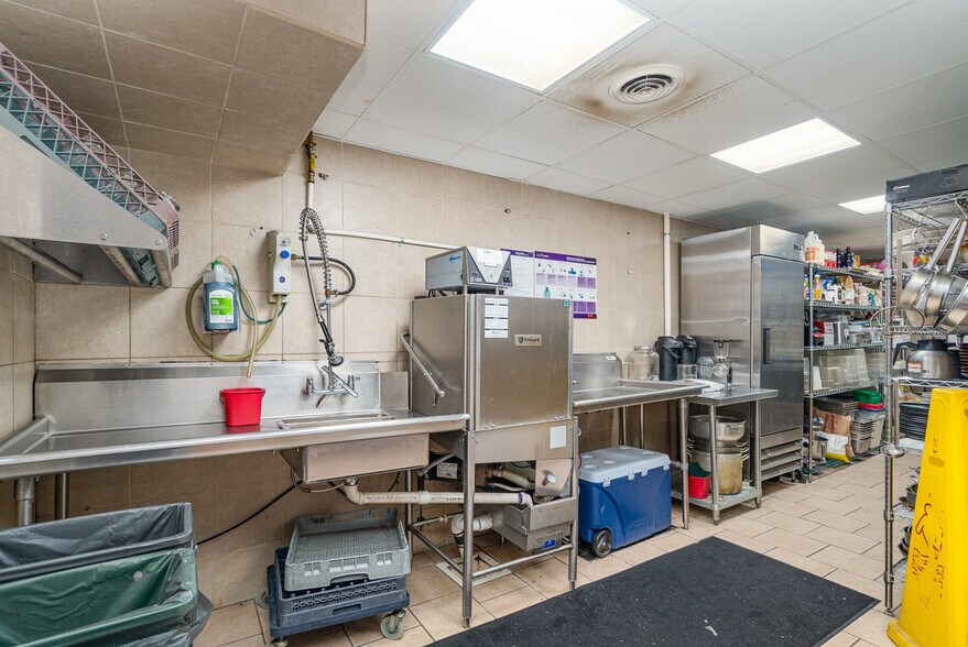 More Photos Of 134 Ashman St, Midland Restaurant For Sale