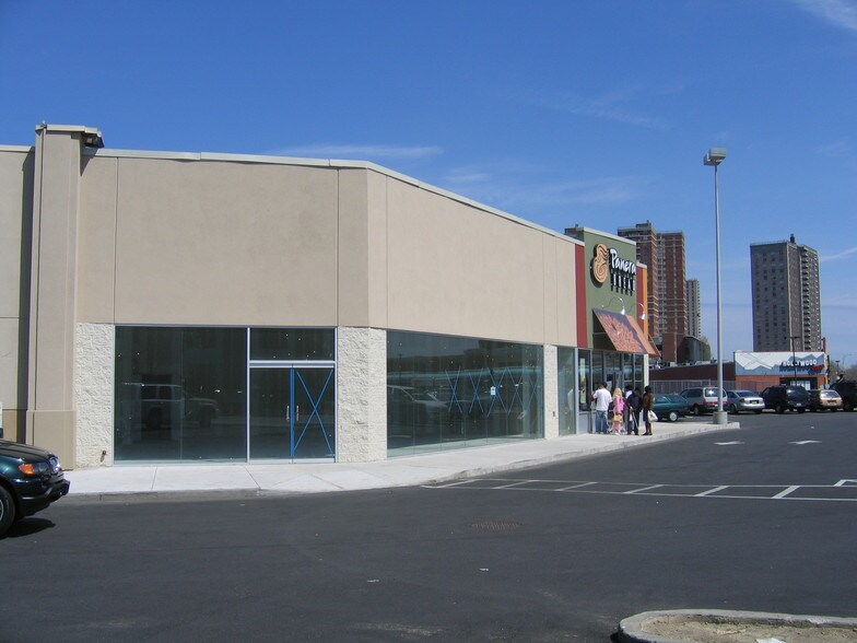 More Photos Of 2090-2210 Bartow Ave, Bronx Unknown For Lease