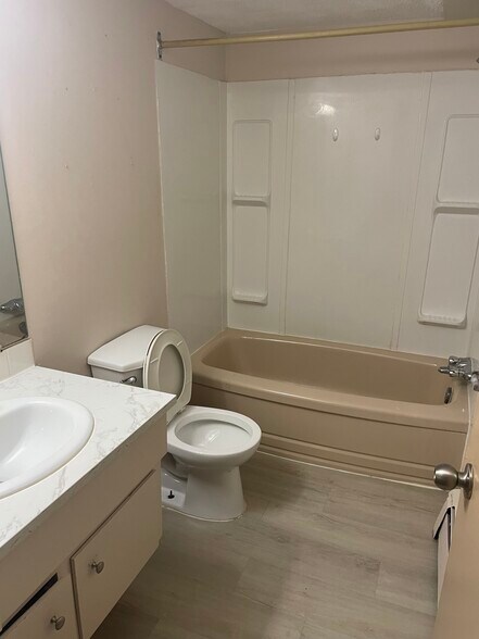 More Photos Of 11715 124th St NW, Edmonton Apartments For Sale