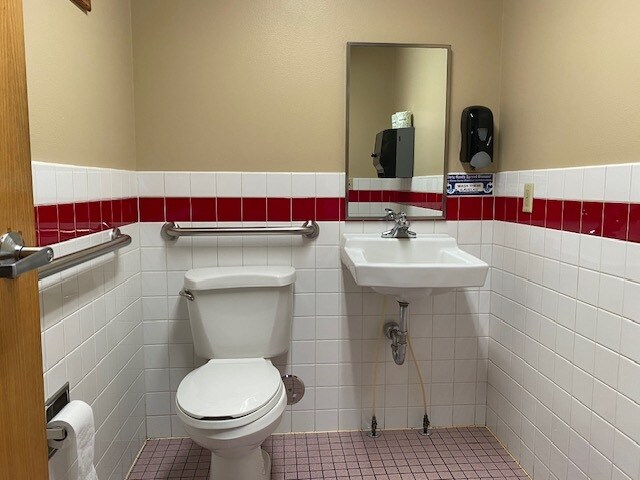 More Photos Of 162 N 6th St, Lander Specialty For Sale