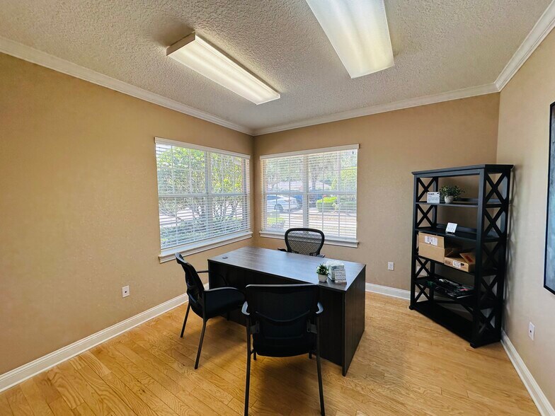 More Photos Of 6817 Southpoint Pky, Jacksonville Office For Lease