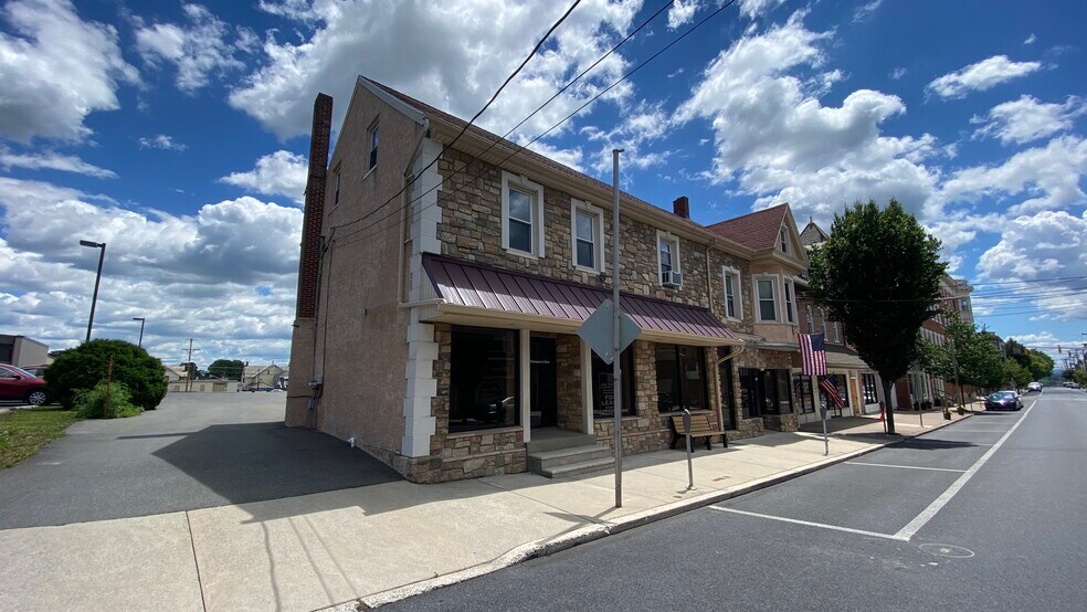 More Photos Of 39 S Main St, Nazareth General Retail For Lease