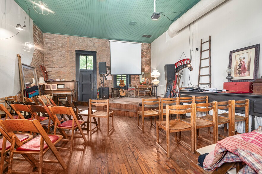 More Photos Of 411 E Front Ave, Chester Hospitality For Sale