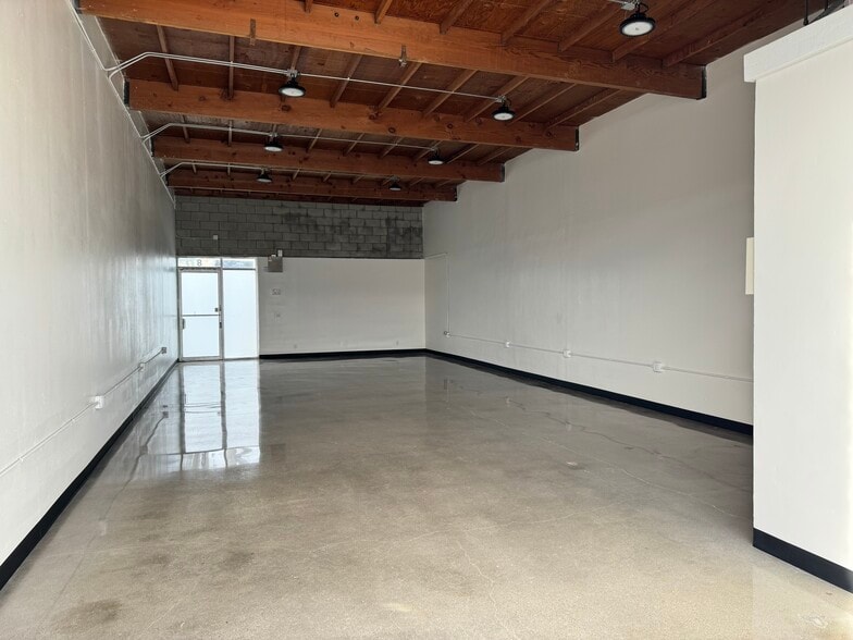 More Photos Of 2745 Sherwin Ave, Ventura Manufacturing For Sale