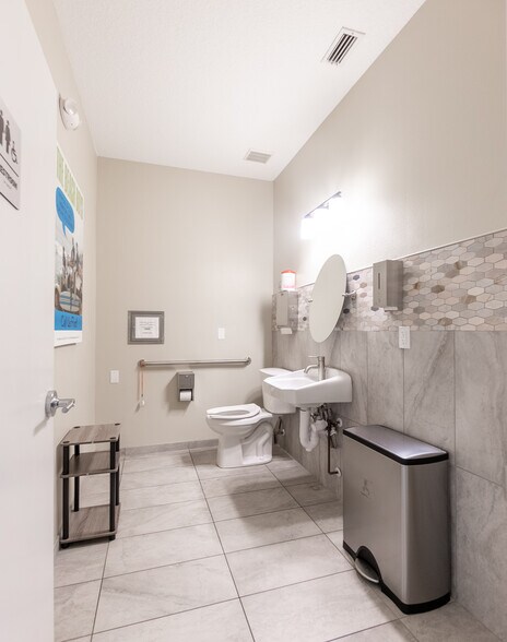 More Photos Of 37810 Medical Arts Ct, Zephyrhills Medical For Sale